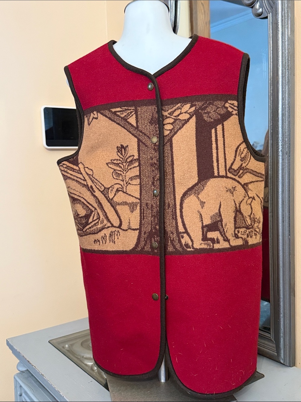 Pendleton Men’s Medium Vest Red and Brown Wool Vest Bear Animal Scene